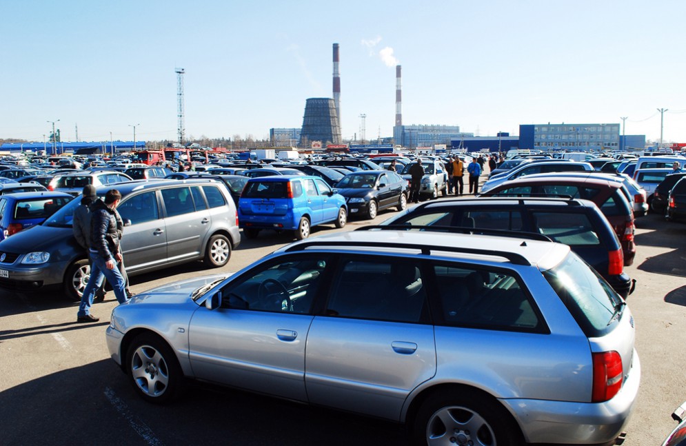 Россияне не хотят покупать новые автомобили