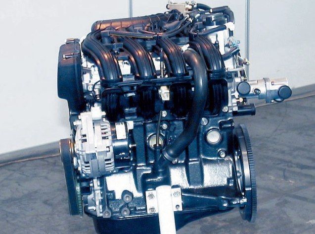 Мотор ВАЗ 21124 вид сбоку